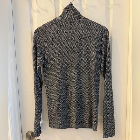 ATHLETA Flurry Peak Long Sleeve Top Turtleneck Base Layer S - Picture 8 of 11
